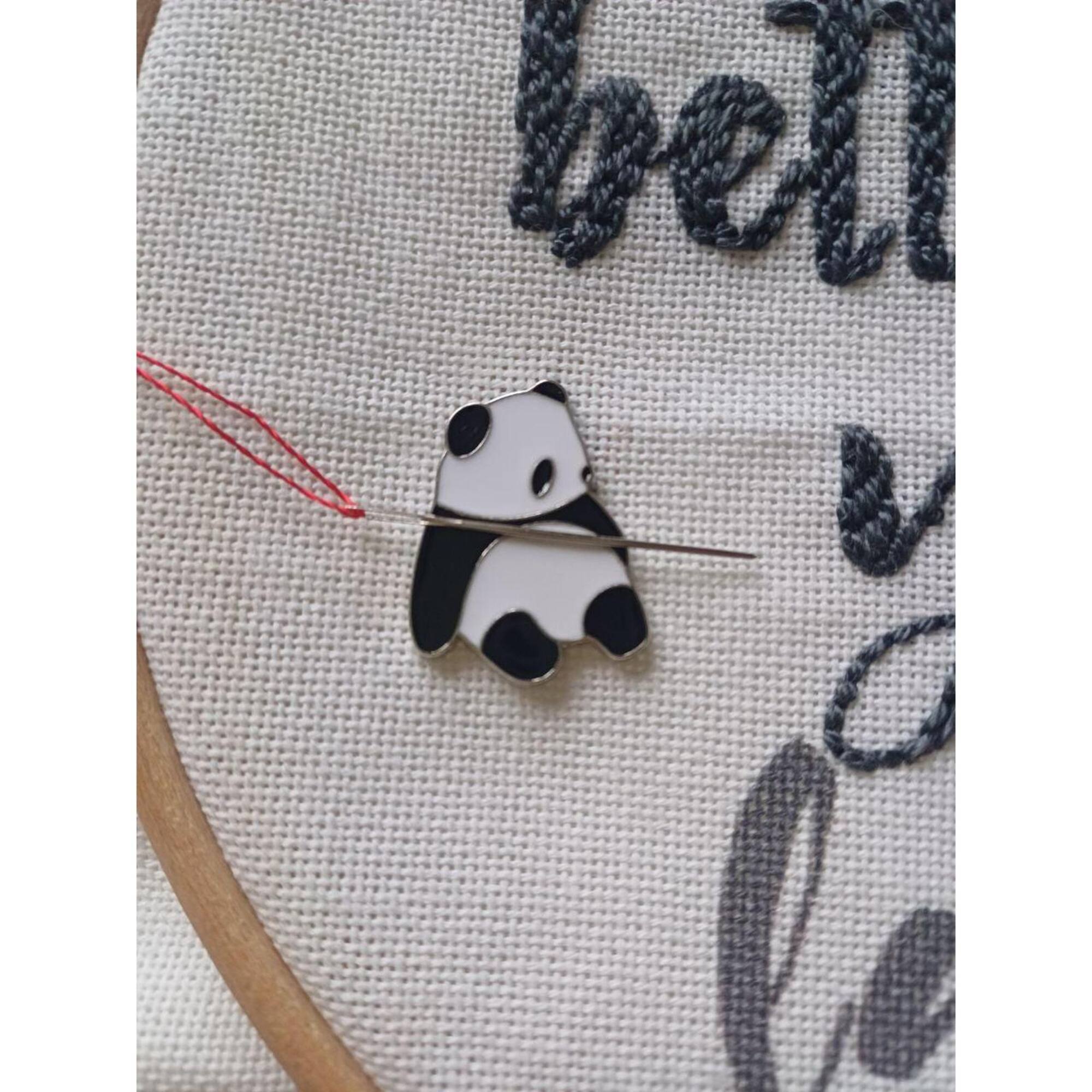 Wizardi 4/5" Panda Magnetic Needle Minder